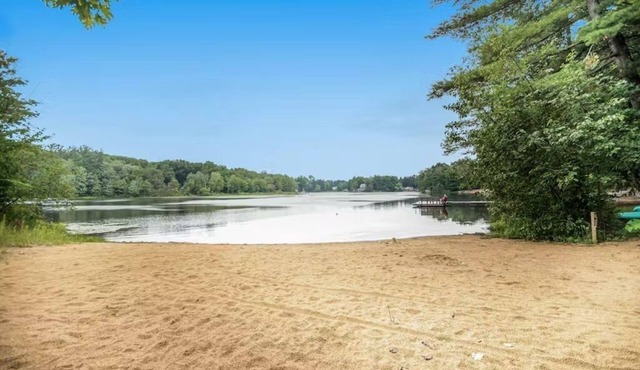 Cozy Cabin Getaway with Private Hot Tub & Lake Access in Saugatuck!