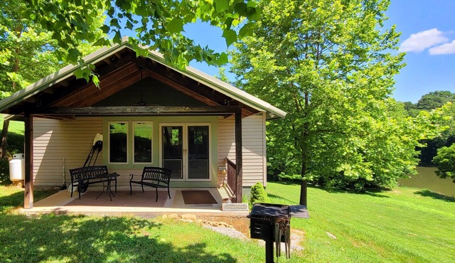 Cozy Cabin,heated floors on New Rivern. Pets Welcome