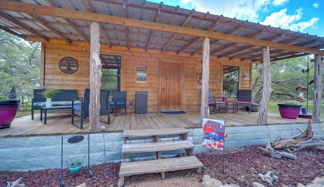 ‘Cozy Cabin’ Hill Country Escape w/Views