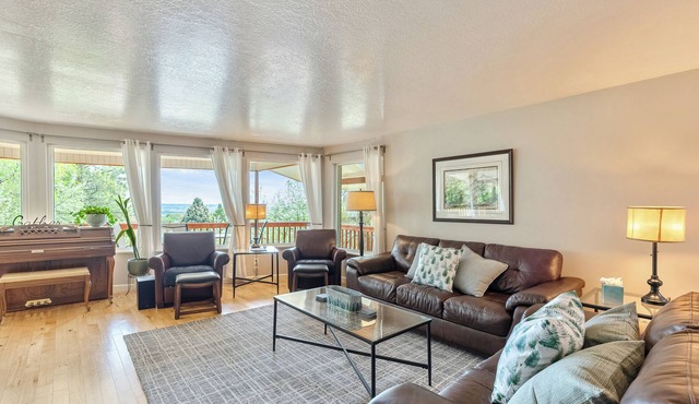 Cozy Cabin/Hot Tub/Feel Home