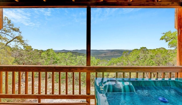 Cozy Cabin - Hot tub, Views, Wimberley Area