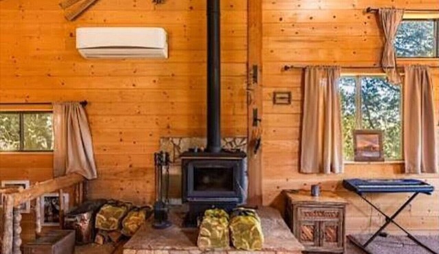 Cozy Cabin | Hot Tub | Sauna | Fireplace