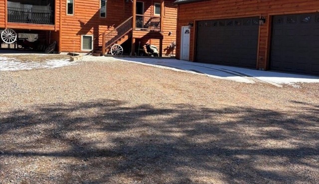 Cozy cabin ideal for relaxing with friends and family!