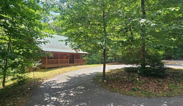 Cozy cabin in a beautiful rustic community w lakes, mountains, wineries & more.