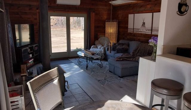 Cozy cabin in adorable Hart. Close to Pentwater, Ludington and SilverLake.