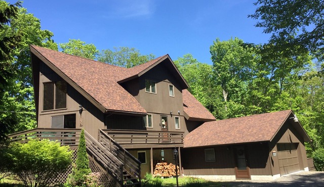 COZY CABIN in Alpine Lake Resort; 4 Season Recreational Getaway