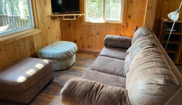 Cozy Cabin in Annapolis Valley on Private Lake, Family Retreat