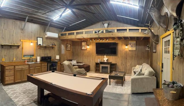 Cozy cabin in awesome Bamberg with WiFi! Pets allowed as well!