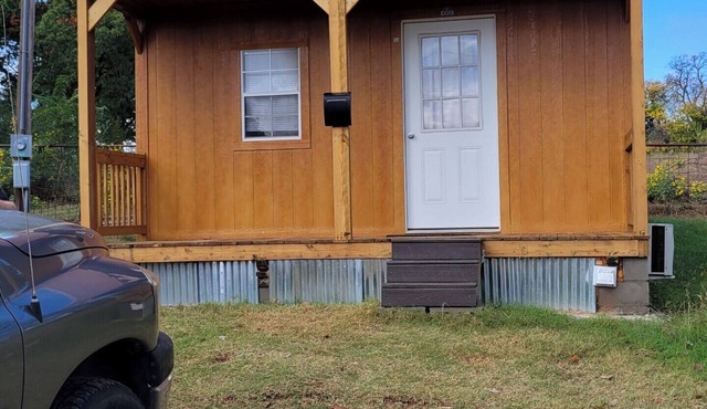 Cozy cabin in charming Ponca City with WiFi, AC