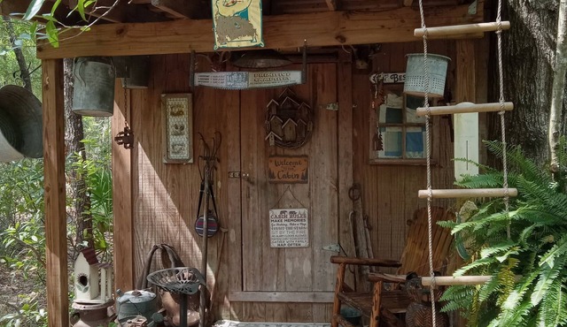 Cozy cabin in charming Chiefland with WiFinPrimitive cabin with fan and lights.