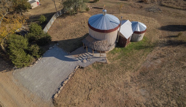 Cozy cabin in charming Pineville with hot tub, 180" movie screen, WiFi, AC