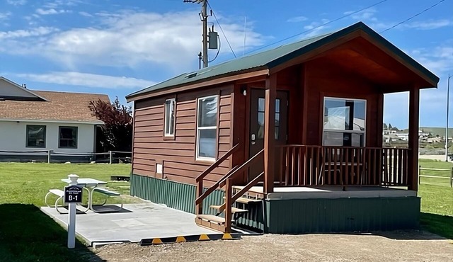 Cozy cabin in delightful Kemmerer with AC, WiFi