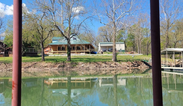 Cozy cabin in delightful Grove with boat dock and slip, WiFi, AC, and wood stove