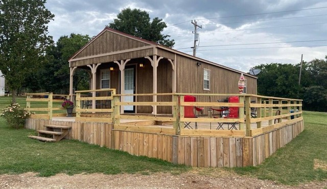 Cozy cabin in enjoyable Kaw City with WiFi, AC