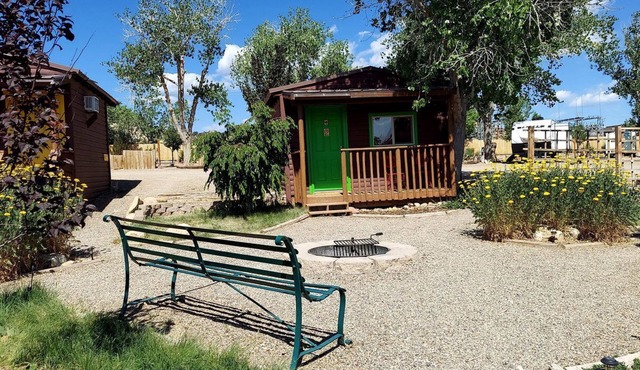 Cozy Cabin in Escalante, Utah - Amazing Glamping Spot for Exploring Canyons and National Parks