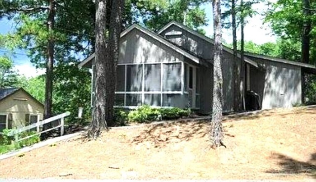 Cozy Cabin in Gated Community with Pool and Marina Access, Pet Friendly!
