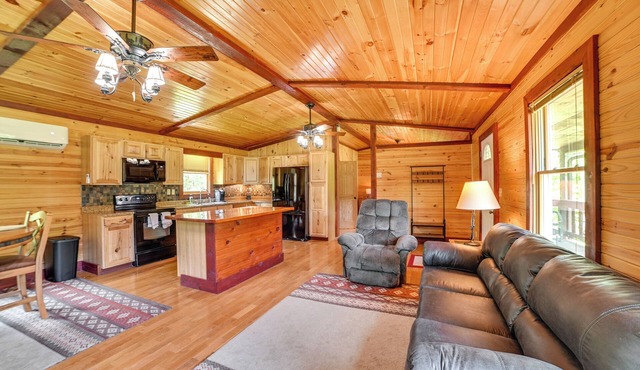 Cozy Cabin in Hardin ~ 1 Mi to Kentucky Lake!