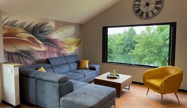 Cozy cabin in La Flèche with terrace and river view