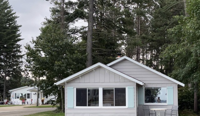 Cozy Cabin in Lake City, just steps from the beach!