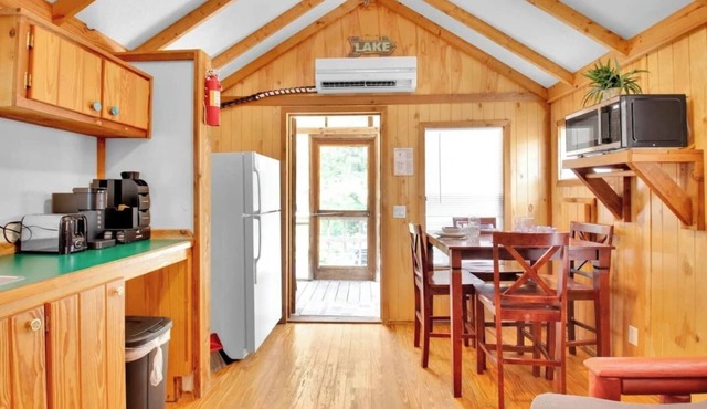 Cozy Cabin in Lake Monroe