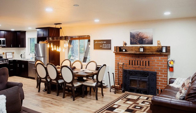 Cozy Cabin in Lake Tahoe area near ski resort/ ski lift