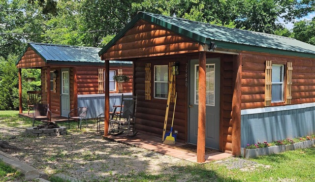 Cozy cabin in lovely Richland with WiFi, AC