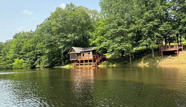 Cozy cabin in lovely Sardis with WiFi, AC