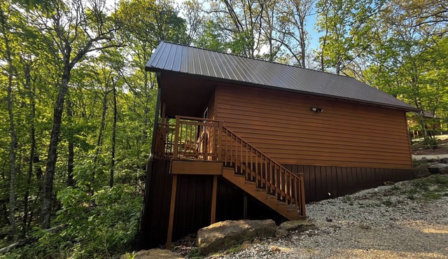 Cozy cabin in our little woodland village - access to pond and meadow