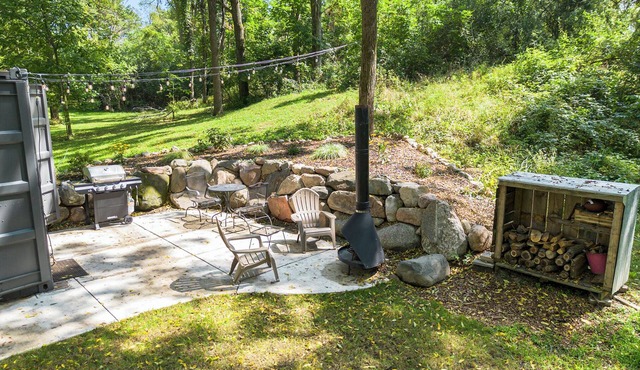 Cozy cabin in pleasant Ann Arbor with AC, WiFi