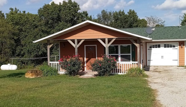 Cozy cabin in remote Appanoose county Iowa a wildlife Mecca