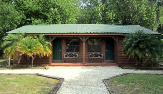 Cozy Cabin in riverfront resort