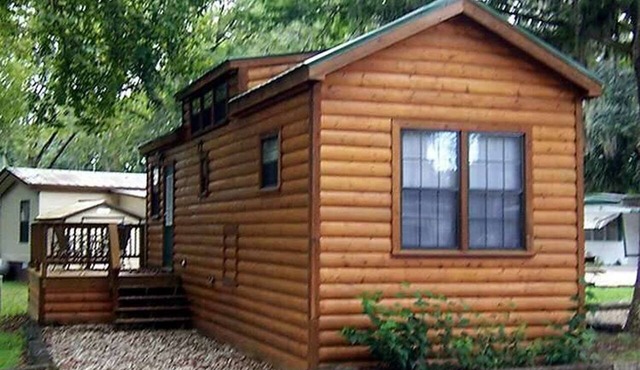 Cozy Cabin in riverfront resort