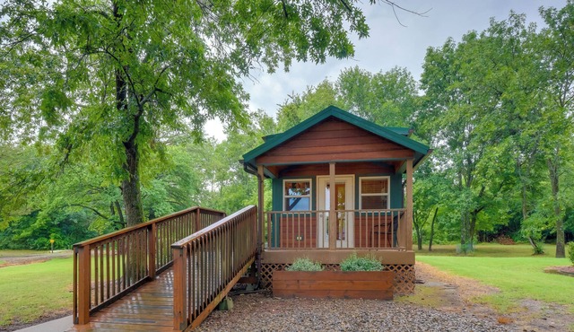 Cozy Cabin in Sallisaw w/ Patio: Pets Welcome!