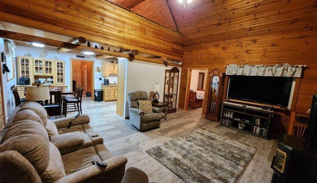 Cozy cabin in serene location minutes from Umatilla National Forest