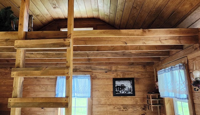 Cozy cabin in Sneedville Tennessee heart of the Appalachian Mountains.
