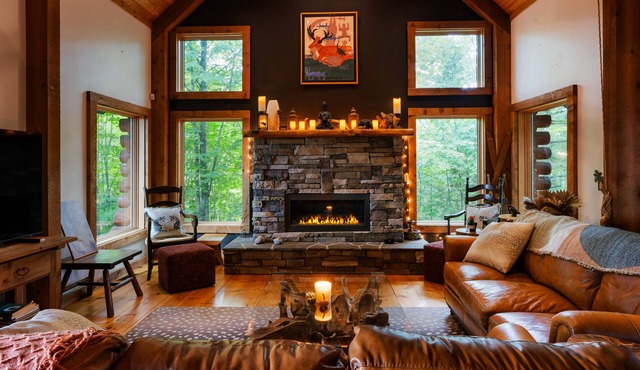 Cozy Cabin in the Forest close to skiing and Lake Charlevoix