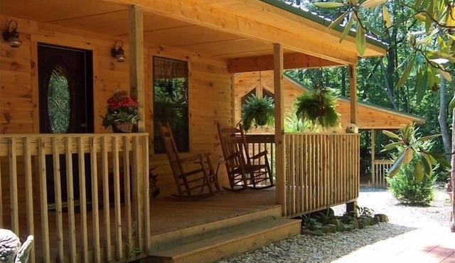 Cozy Cabin in the North Georgia Mountains - We are open and it's beautiful here!