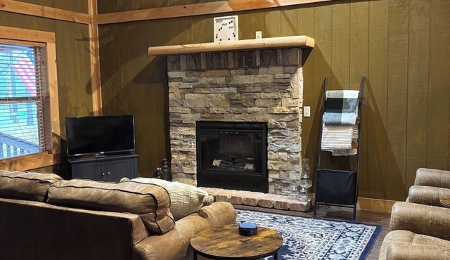Cozy Cabin In The Pines