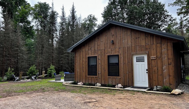 Cozy Cabin in the Northwoods-Everygreen Escape