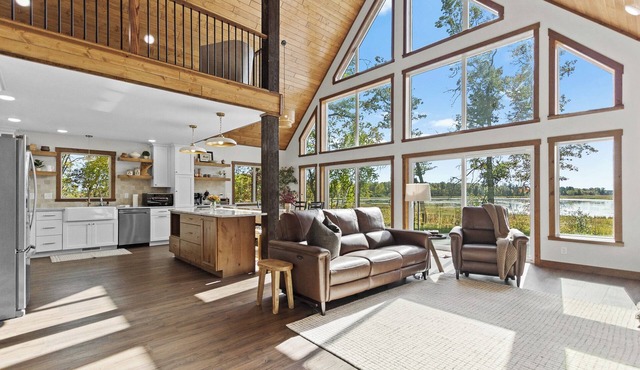 Cozy cabin in the woods with peaceful views - 4 bedrooms!