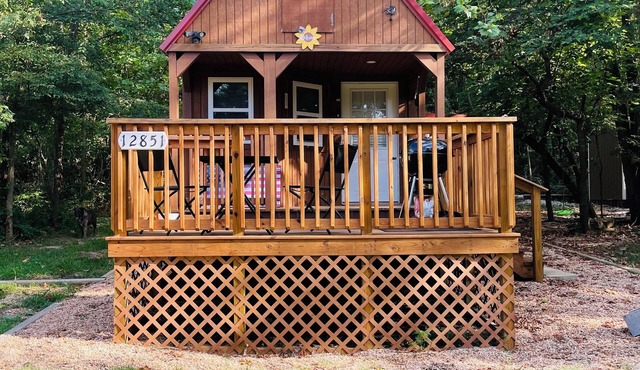 Cozy cabin in the woods in scenic Garfield with WiFi, AC