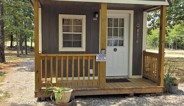 Cozy Cabin in the woods! Close to lakes, hunting, fishing, Plenty of parking!