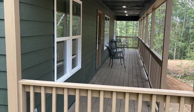 Cozy cabin in the woods. Close to boat ramp. Shared 5 bay boat storage