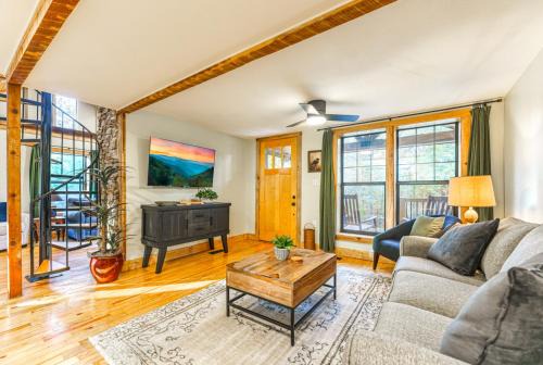 Cozy Cabin in the Woods w/Playroom, Deck & Lounge