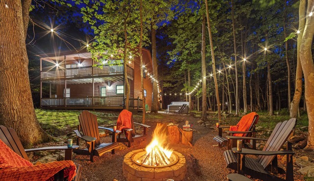 Cozy Cabin in the woods, 3 BR/2Ba, 6 min. from Lake, w/hot tub & fire pit!