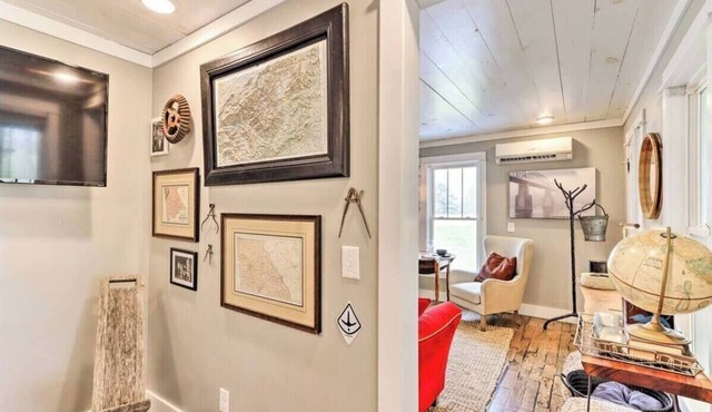 Cozy cabin in tranquil Chatsworth