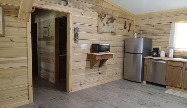 Cozy cabin in tranquil Dunlap with WiFi. Close to Fall Creek Falls state park.
