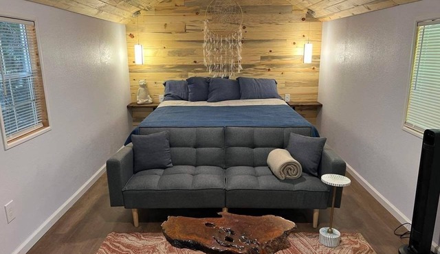 Cozy cabin in tranquil private forest retreat with miles of private hiking!