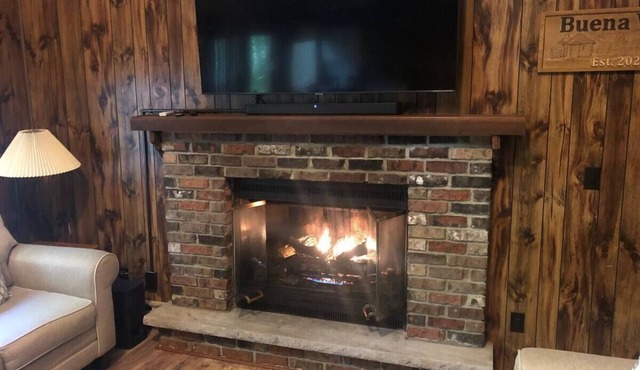 Cozy Cabin in tranquil, wooded, 4 season community!