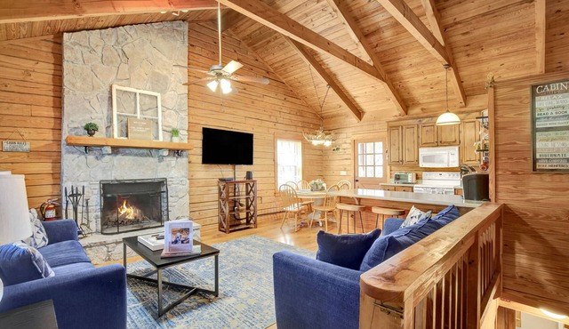 Cozy Cabin in Warm Springs near FDR State Park and Callaway Gardens